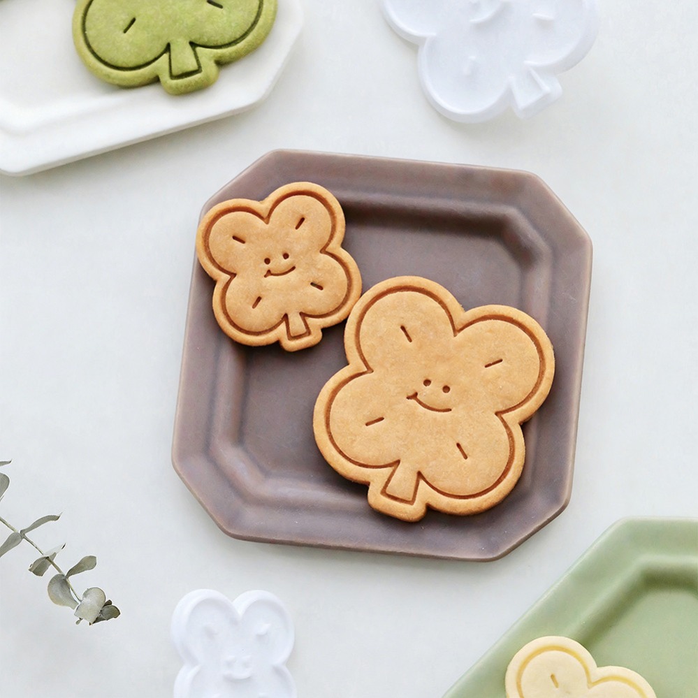 Lucky Four-Leaf Clover Cookie  - огляд і ціна Kitchen Baking Items