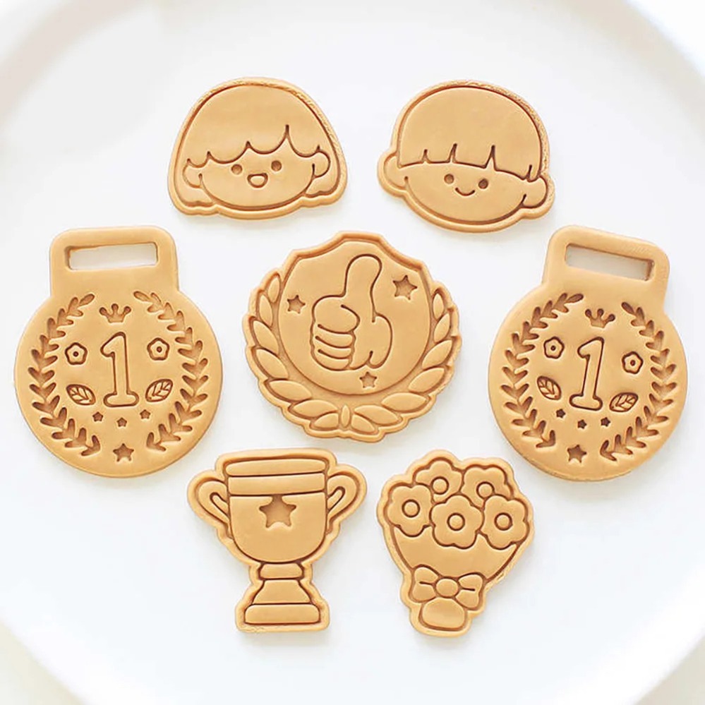 Medals Trophies Cookie Cutters - огляд і ціна Kitchen Baking Items